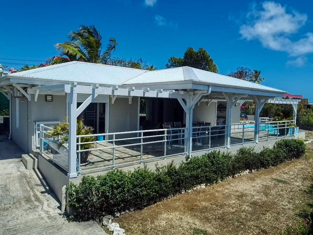 Location villa Topaze 2 chambres 4 personnes vue sur mer piscine à St François en Guadeloupe - vue ensemble.